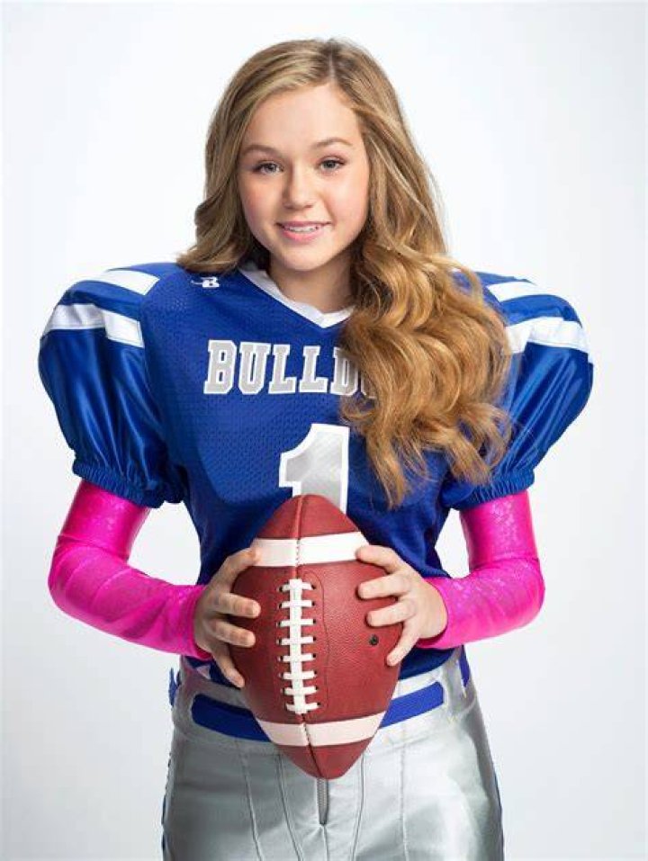 Brec Bassinger, Bella and the Bulldogs Brec Bassinger, Bella and the Bulldogs